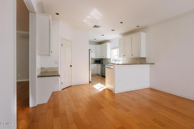 Detail Gallery Image 16 of 74 For 2409 Olive Ave, La Crescenta,  CA 91214 - 4 Beds | 4 Baths