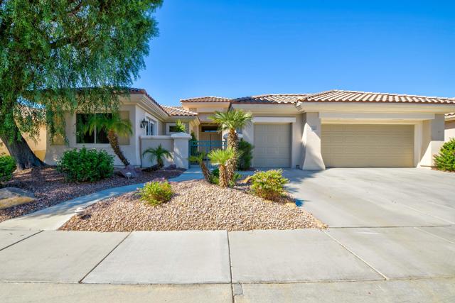 35925 Rosemont Drive, Palm Desert CA: https://media.crmls.org/mediaz/822950f9-8585-4b98-b0dd-0342b5586607.jpg