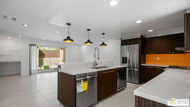 588 E San Lorenzo Road, Palm Springs CA: https://media.crmls.org/mediaz/82299ad1-7aa6-4f18-9fc8-ed4638f2f816.jpg