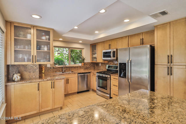 434 Vista Dorado Lane, Oak Park CA: https://media.crmls.org/mediaz/822a5f73-2c0e-43a3-b3af-67b4915e6063.jpg