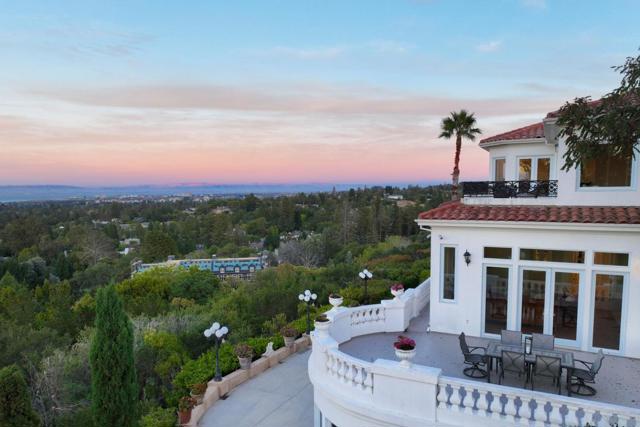 150 New Place Road, Hillsborough CA: https://media.crmls.org/mediaz/822ac106-8193-45a2-888d-8cb3e4cac763.jpg