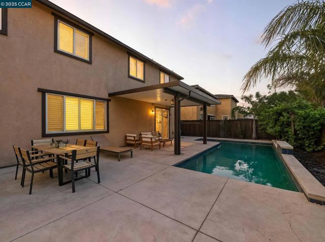 2433 Sanders Ln, Fairfield CA: https://media.crmls.org/mediaz/822aea98-f9a9-4495-9897-96759a407eca.jpg