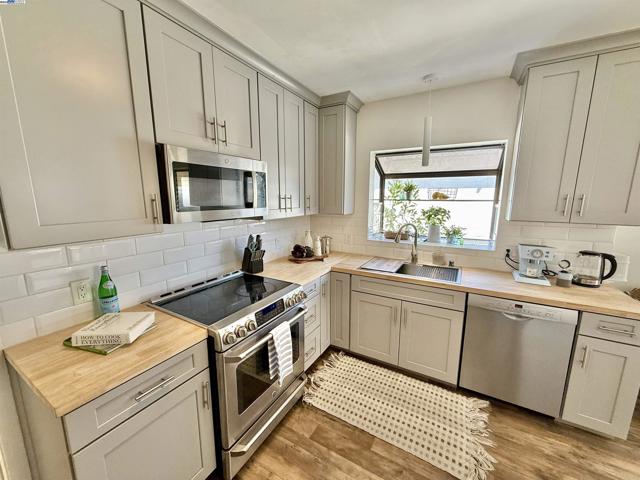 Image 16 of 57 For 574 Lewis Ave