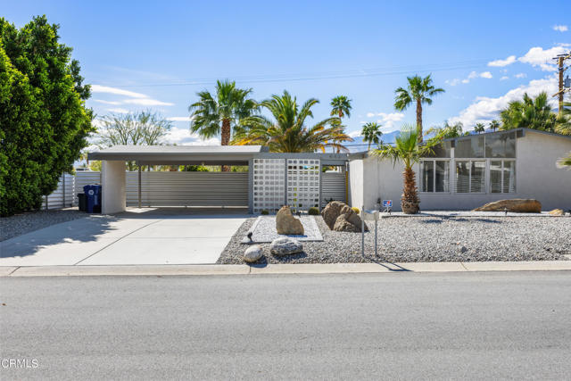 Detail Gallery Image 2 of 25 For 443 E Glen Circle Cir, Palm Springs,  CA 92262 - 3 Beds | 2 Baths