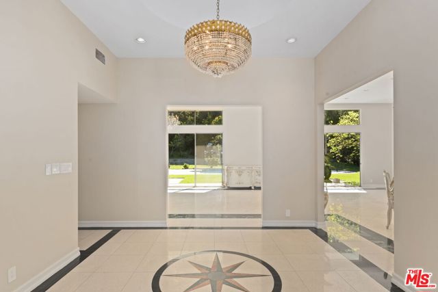 1860 Loma Vista Drive, Beverly Hills CA: https://media.crmls.org/mediaz/822ba09a-c3aa-4bb4-a238-21f8c93baed5.jpg