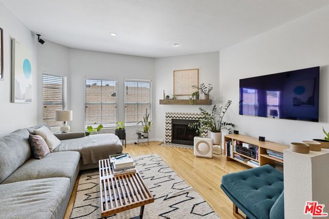 716 Maltman Avenue, Los Angeles CA: https://media.crmls.org/mediaz/822ba66c-7e27-4d0c-afea-ab72cf7b6760.jpg