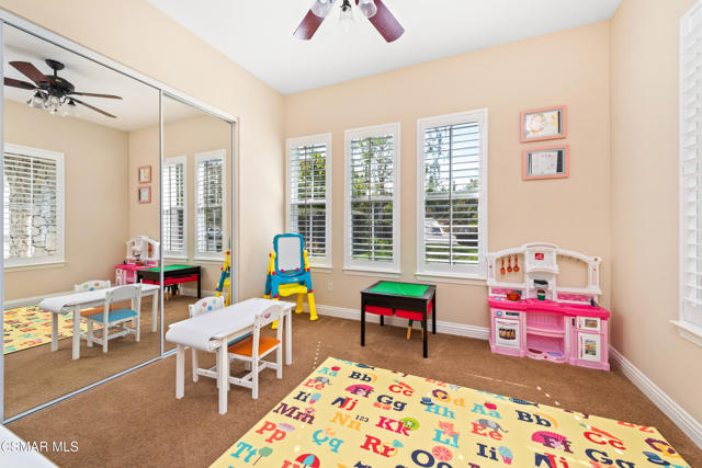 1008 N Country Club Drive, Simi Valley CA: https://media.crmls.org/mediaz/822c24ff-4a17-403d-a123-cdf7a509d255.jpg
