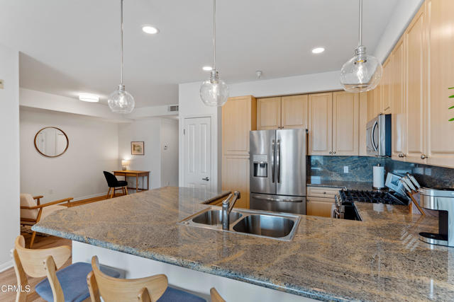Detail Gallery Image 5 of 29 For 436 Poli St #402,  Ventura,  CA 93001 - 2 Beds | 2 Baths