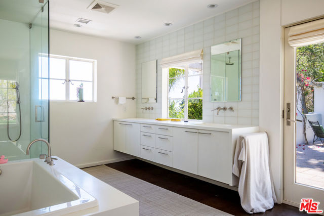 2249 Mountain Oak Drive, Los Angeles CA: https://media.crmls.org/mediaz/822ce2d1-2da8-4390-8a93-cf8bc9513e02.jpg