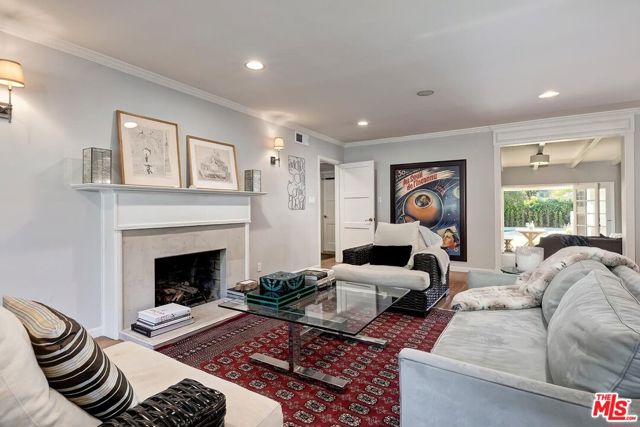 4219 Saugus Avenue, Sherman Oaks CA: https://media.crmls.org/mediaz/822d3f64-09f8-4a1d-b769-8813c17a2968.jpg