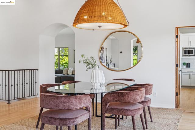 911 Aquarius Way, Oakland CA: https://media.crmls.org/mediaz/822d44f9-e056-4f8a-8f59-323ac0113532.jpg