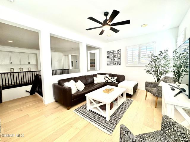 4984 Corral Street, Simi Valley CA: https://media.crmls.org/mediaz/822d7082-2820-4289-85cd-0a7962a65d31.jpg