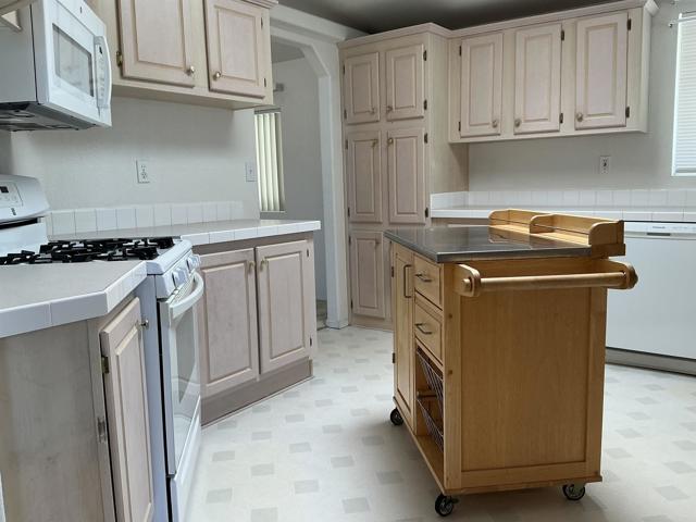 Detail Gallery Image 10 of 26 For 525 W El Norte  Pkwy #127,  Escondido,  CA 92026 - 2 Beds | 2 Baths