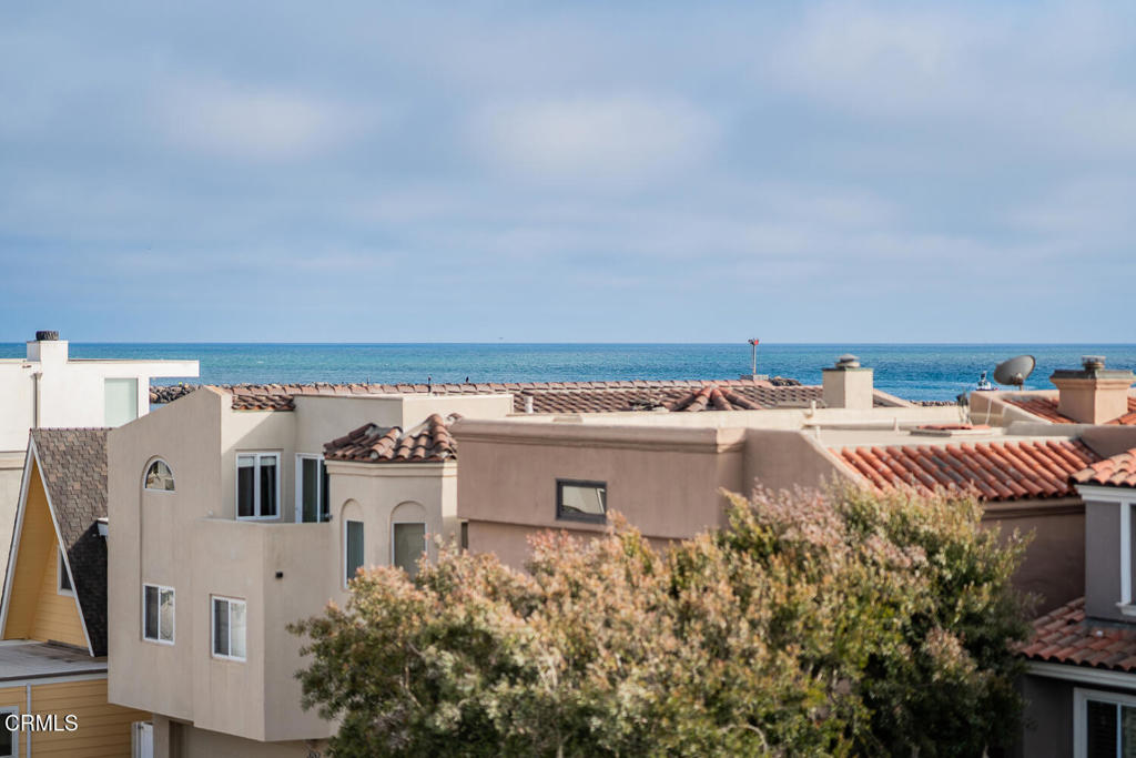 https://media.crmls.org/mediaz/822d8110-c8c7-4d3b-8e38-3875432d845d.jpg?preset=X-Large