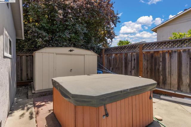 5221 Roxanne Ct, Livermore CA: https://media.crmls.org/mediaz/822d9639-8d1e-4510-b6d8-c87ae78d574a.jpg