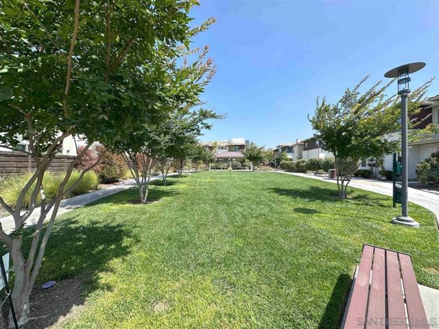 2092 Tango Loop, Chula Vista CA: https://media.crmls.org/mediaz/822e1539-b013-4e31-9774-bea5aee66ed5.jpg