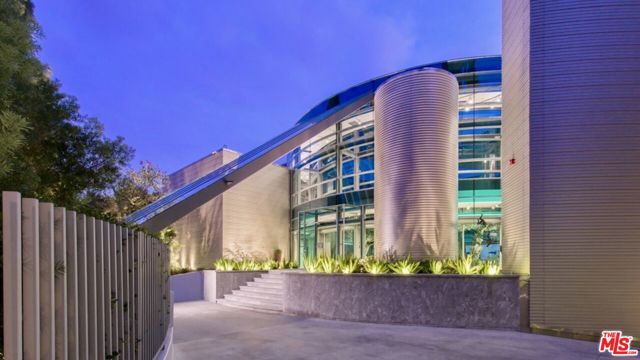 1169 Loma Linda Drive, Beverly Hills CA: https://media.crmls.org/mediaz/822ed198-3a54-4d38-9927-41127e0b45b0.jpg