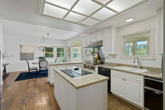 46 Eugenia Way, Hillsborough CA: https://media.crmls.org/mediaz/822fd87b-c9bb-4fe9-8885-5e2130db05f3.jpg