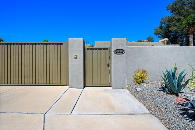 54385 Avenida Madero, La Quinta CA: https://media.crmls.org/mediaz/82301520-3754-4dfb-9571-e6ce6ffca07d.jpg