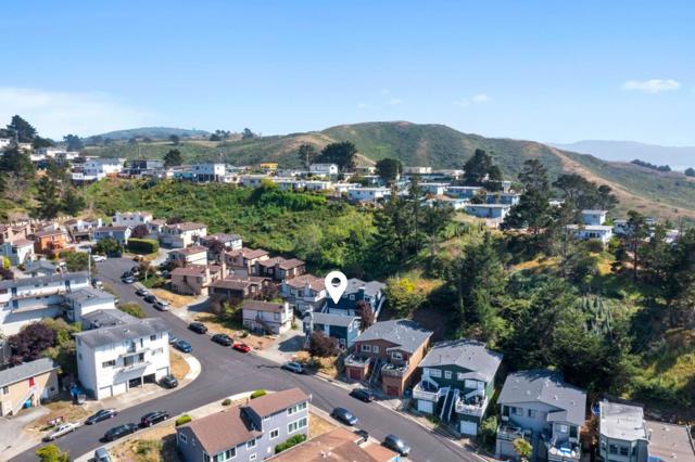 472 Lewis Lane, Pacifica CA: https://media.crmls.org/mediaz/82312a8f-e131-48db-8db6-1eccdd484e5e.jpg