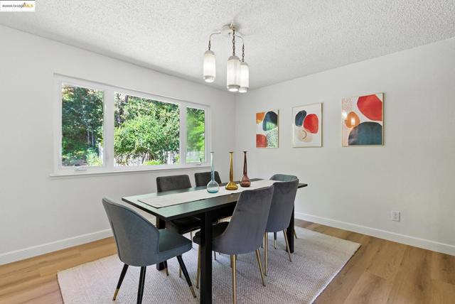 499 Blackstone Drive, San Rafael CA: https://media.crmls.org/mediaz/82315283-c904-48af-af2e-0f6d09e929dc.jpg