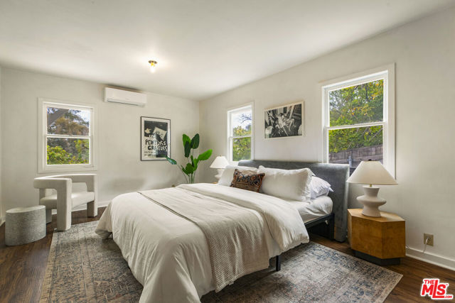 2316 Kenilworth Avenue, Los Angeles CA: https://media.crmls.org/mediaz/82315698-9dcb-48b2-90fe-20a90d781934.jpg