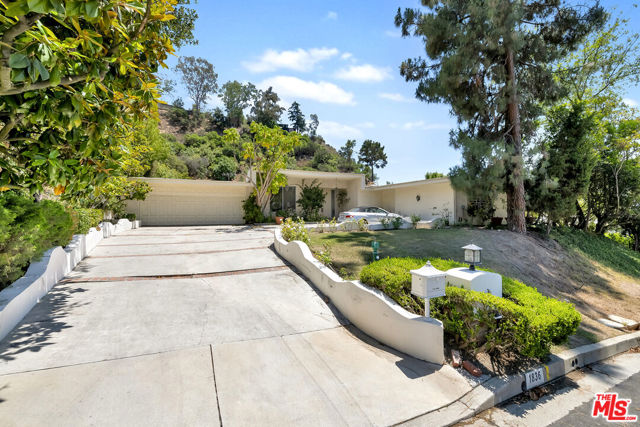1836 Loma Vista Drive photo 2