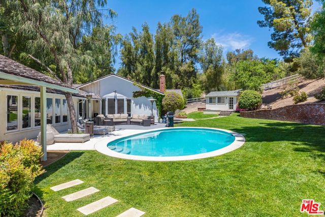5840 Round Meadow Road, Hidden Hills CA: https://media.crmls.org/mediaz/82317808-6a7a-486e-bc26-76dadaee0d94.jpg