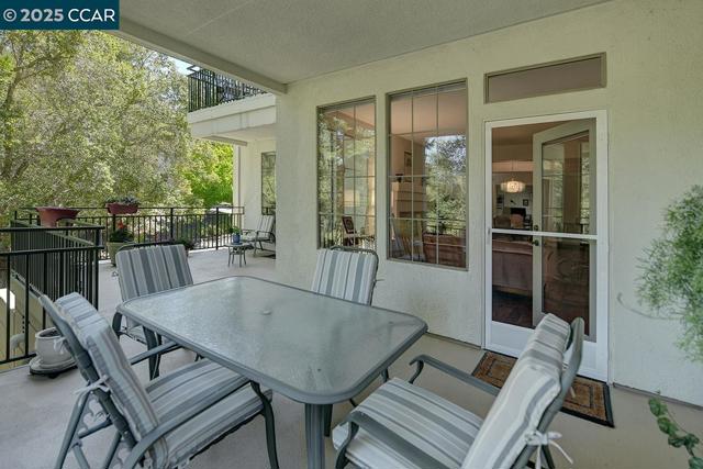 5910 Horsemans Canyon Dr, Walnut Creek CA: https://media.crmls.org/mediaz/8231793f-2c98-4bfa-9a5d-a774b4439979.jpg
