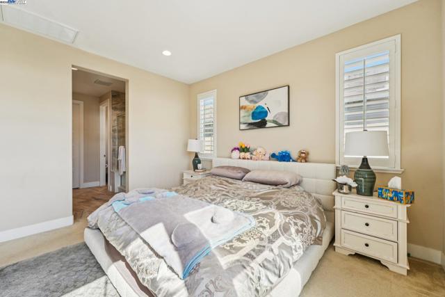 7213 Calistoga Ln, Dublin CA: https://media.crmls.org/mediaz/82319656-7628-4265-b6ba-40affdd7f728.jpg