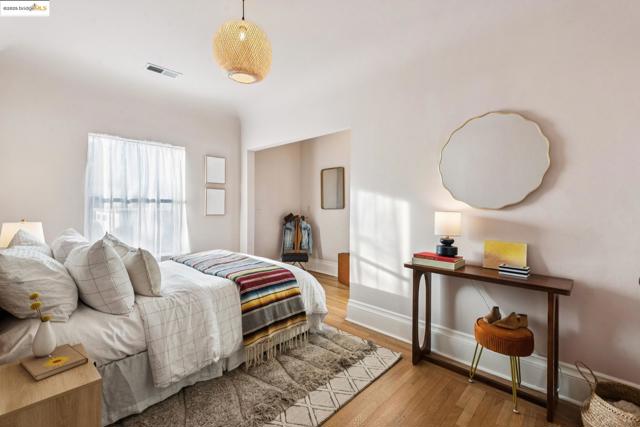 1521 Josephine St, Berkeley CA: https://media.crmls.org/mediaz/8231d50d-f3af-4ecf-a39f-d06dd47a87dc.jpg