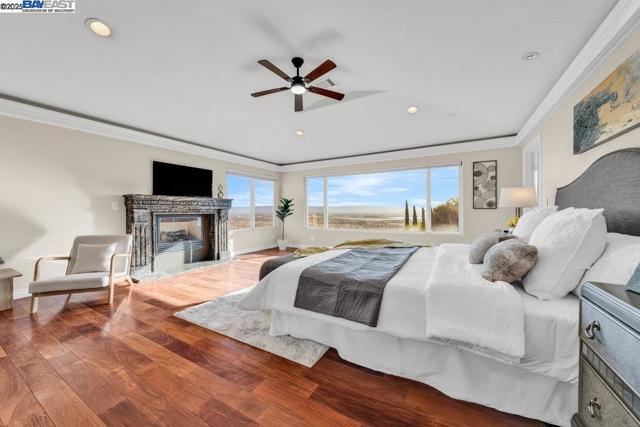 48912 Crown Ridge Cmn, Fremont CA: https://media.crmls.org/mediaz/82324b0f-f110-4b93-938c-35c6d7bdf5af.jpg