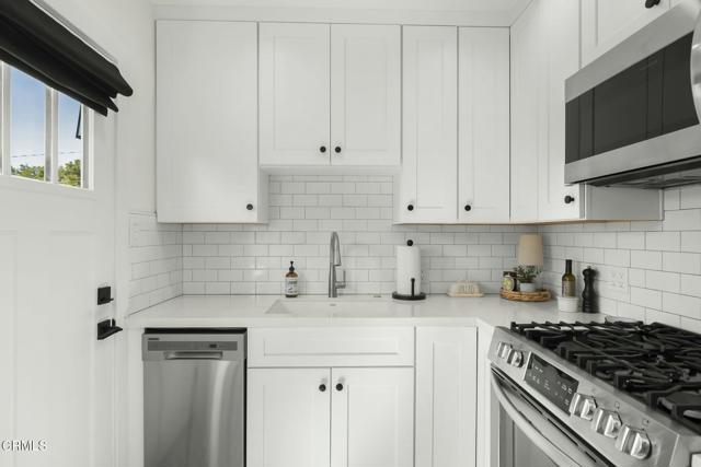 295 297 Estrella Street, Ventura CA: https://media.crmls.org/mediaz/823274ce-1f64-4e39-a7a4-c38e57dbbf5c.jpg