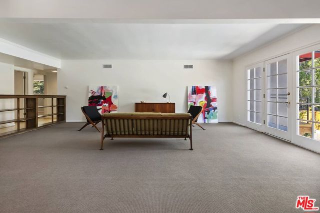 4247 SESPE Avenue photo 10