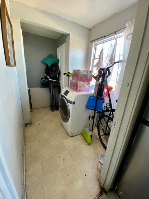 1507 E 15th Street, Oakland CA: https://media.crmls.org/mediaz/823301d9-26a0-460a-bd9d-fc5086d759c0.jpg