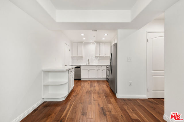 7301 W Manchester Avenue, Los Angeles CA: https://media.crmls.org/mediaz/82333ef7-aac1-465a-b2d2-5fe6dfaefaa3.jpg
