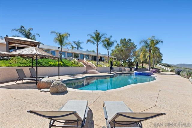 20403 Rancho Villa Rd, Ramona CA: https://media.crmls.org/mediaz/82335299-044e-4fb6-b78f-c8d3119e542e.jpg