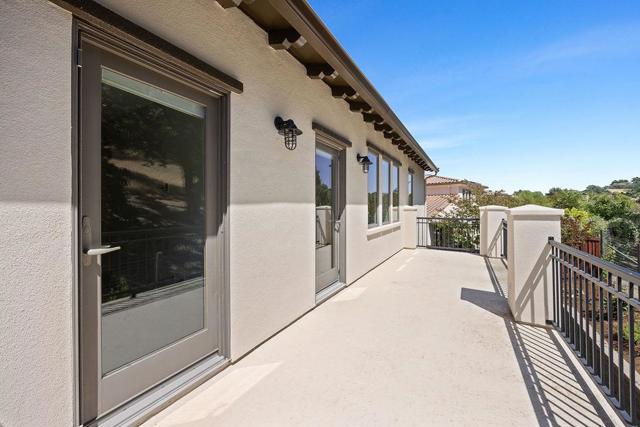 2953 Pebble Beach Circle, Fairfield CA: https://media.crmls.org/mediaz/8233637e-c7d9-42b7-91af-132f704b2a58.jpg