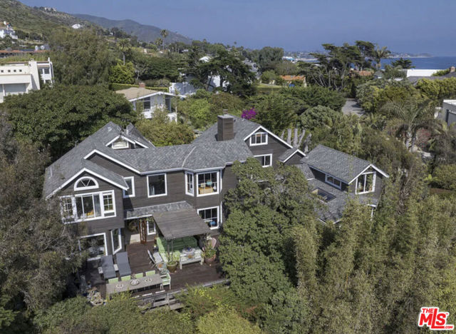 31840 Seafield Drive, Malibu CA: https://media.crmls.org/mediaz/8233b441-633b-4799-9b36-aa03c6db2619.jpg