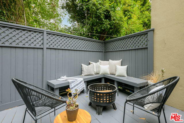 5919 Tuxedo Terrace, Los Angeles CA: https://media.crmls.org/mediaz/8234ad4e-75eb-4a24-8c67-93f040de4872.jpg