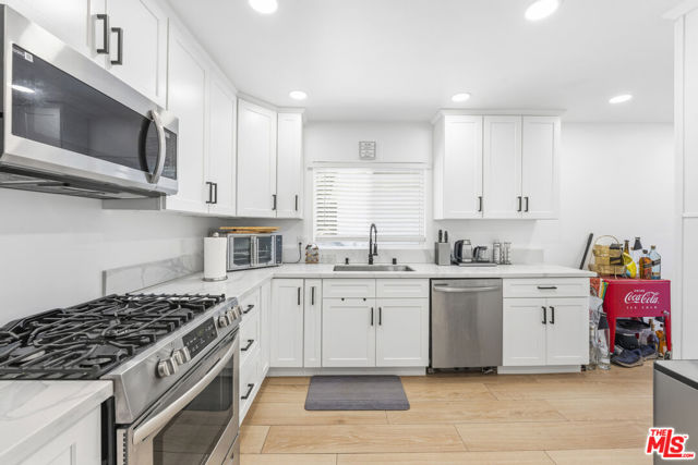 10214 Marcus Avenue photo 8