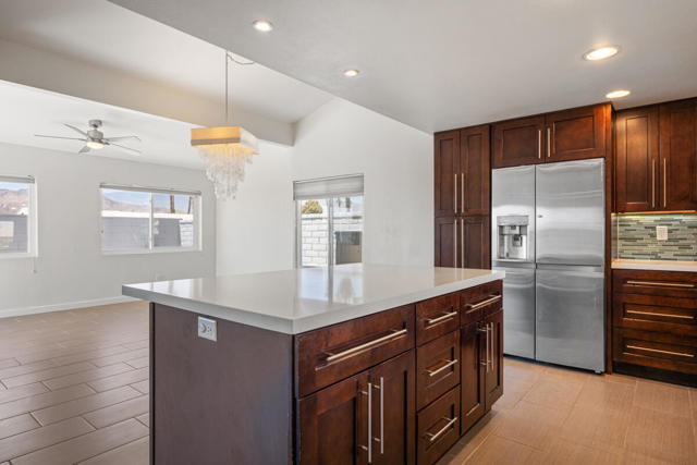 43135 Tennessee Avenue, Palm Desert CA: https://media.crmls.org/mediaz/82350ca1-79b8-49ee-982d-e4a86c8116b3.jpg