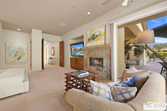 16 Villaggio Place, Rancho Mirage CA: https://media.crmls.org/mediaz/8235556e-cd90-4e42-adba-1349080b27c8.jpg