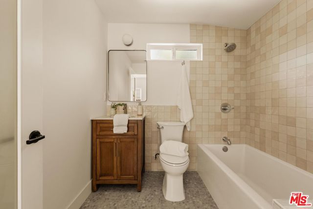 4626 Berryman Avenue, Culver City CA: https://media.crmls.org/mediaz/82358991-d089-4b42-bd3a-045b59a0773c.jpg