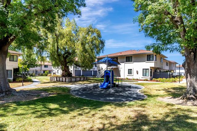 211 Kenbrook Circle, San Jose CA: https://media.crmls.org/mediaz/823745c7-4d43-4444-b93b-0932c1072ee3.jpg
