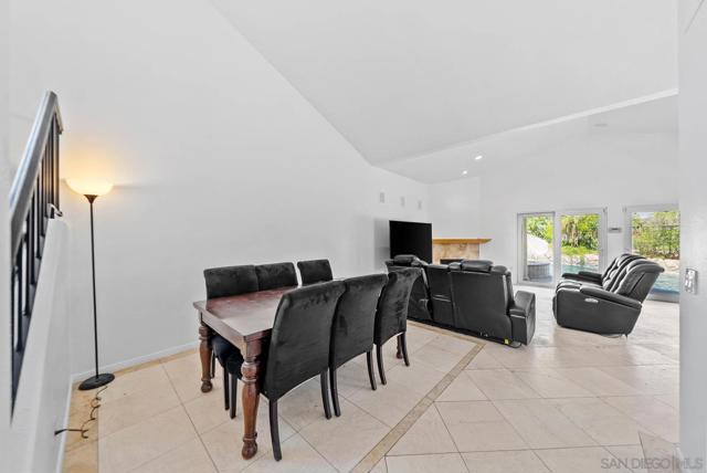 2492 Royal Saint James Dr, El Cajon CA: https://media.crmls.org/mediaz/8237c275-01b7-4586-8c2b-6f5ef73a6d1f.jpg