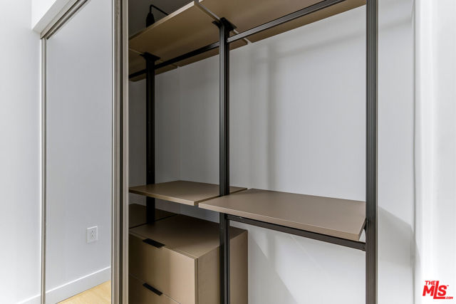 10601 Washington Boulevard, Culver City CA: https://media.crmls.org/mediaz/8237f242-7d4c-44ba-95a9-61bf2e1be4d9.jpg