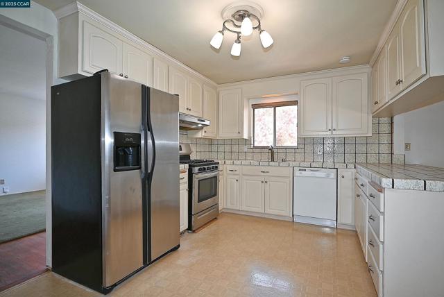 2156 MONTEREY AVENUE, Martinez CA: https://media.crmls.org/mediaz/82380716-eaa0-4c0a-87f1-0d426558ba51.jpg