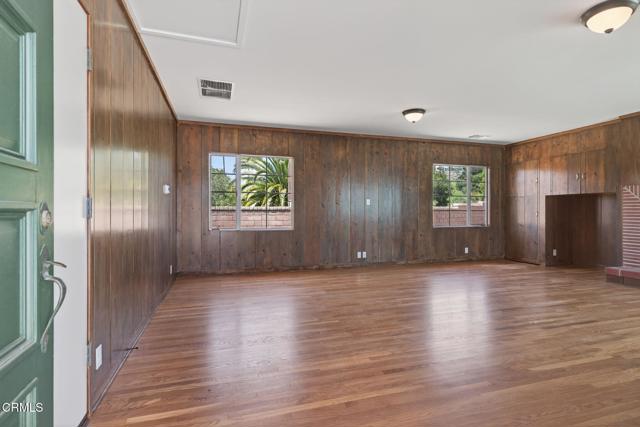181 197 Klamath Street, Ventura CA: https://media.crmls.org/mediaz/8238344b-5f7e-4ebe-aac9-bc461e0abaf5.jpg
