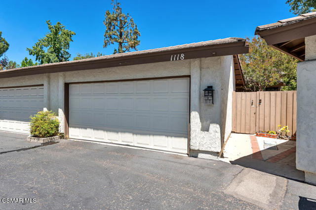 1118 Bright Glen Circle, Westlake Village CA: https://media.crmls.org/mediaz/8238bec8-8310-42fb-b7f0-7517e6561e7f.jpg